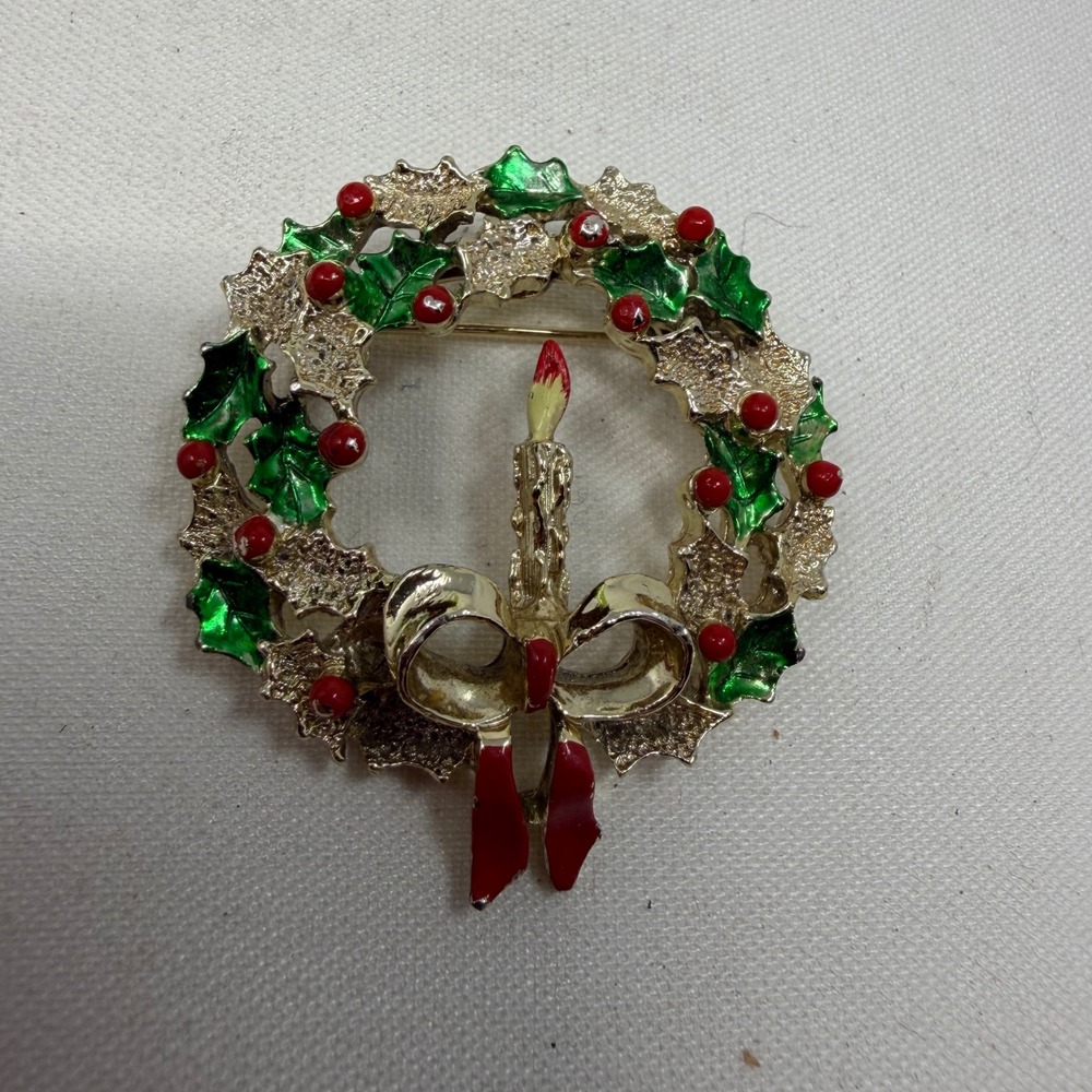 Vintage‎ Gerrys Christmas Wreath Brooch Pin Gold Enamel Candle Red Bow 1.75in